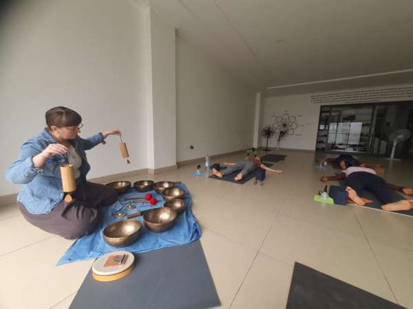 Full moon yoga practice & sound healing – Image 4
